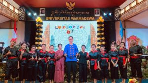 Lebih dari Pemenang: Kolaborasi Ilmuwan Muda dan Guru Besar Fisika Unpatti bersinar di IYSA 2025