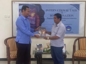 Kolaborasi IAGI Maluku dan Jurusan Fisika Unpatti Gelar International Talk & Book Donation